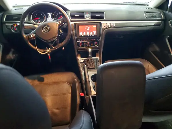 1VWBT7A34HC050893 2017 VOLKSWAGEN PASSAT - Image 8