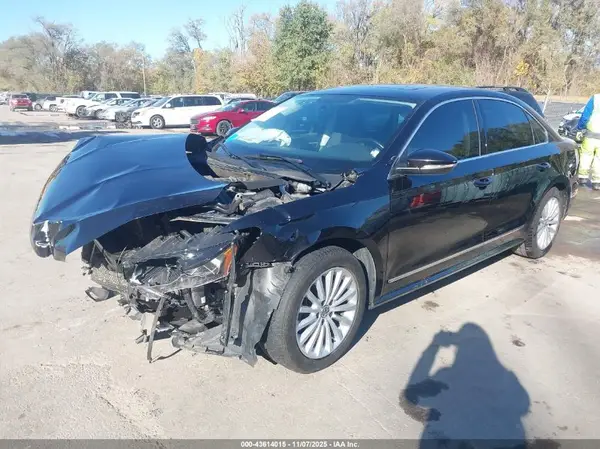 1VWBT7A34HC054913 2017 VOLKSWAGEN PASSAT - Image 2