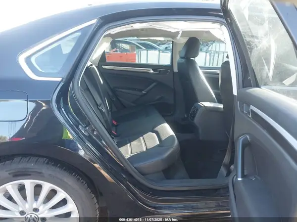 1VWBT7A34HC054913 2017 VOLKSWAGEN PASSAT - Image 8