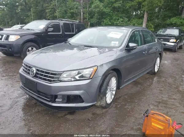 1VWBT7A34HC056242 2017 VOLKSWAGEN PASSAT - Image 2