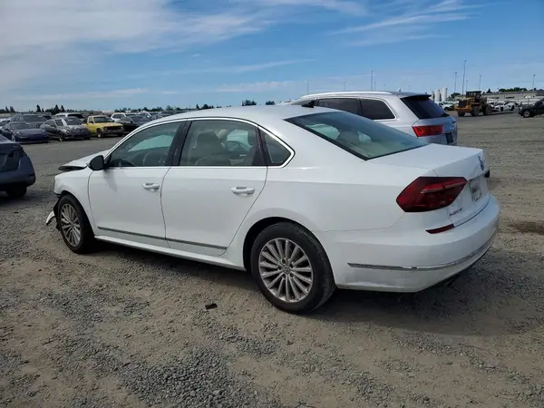 1VWBT7A34HC056841 2017 VOLKSWAGEN PASSAT - Image 2