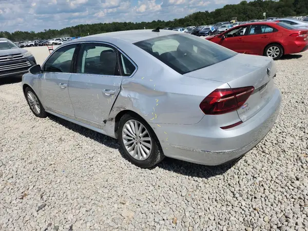 1VWBT7A34HC058069 2017 VOLKSWAGEN PASSAT - Image 2