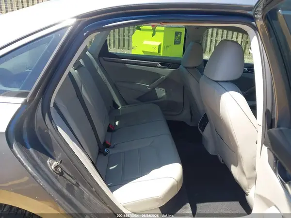1VWBT7A34HC061022 2017 VOLKSWAGEN PASSAT - Image 8
