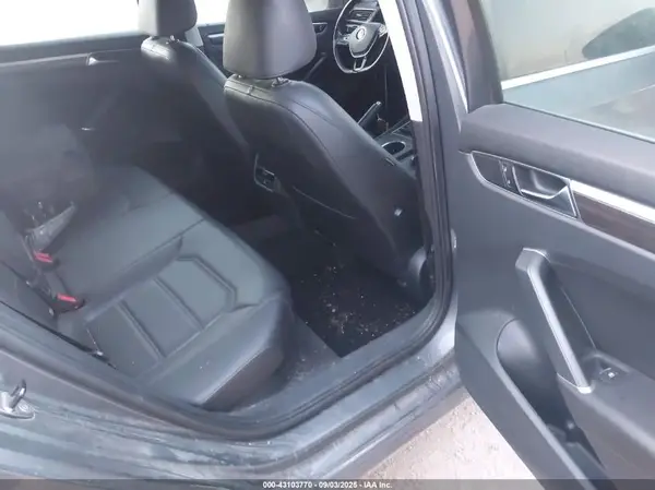 1VWBT7A34HC064910 2017 VOLKSWAGEN PASSAT - Image 8