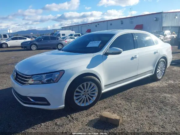 1VWBT7A34HC069539 2017 VOLKSWAGEN PASSAT - Image 2