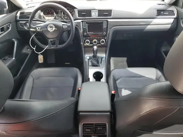 1VWBT7A34HC074563 2017 VOLKSWAGEN PASSAT - Image 8
