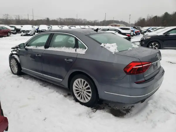 1VWBT7A34HC082310 2017 VOLKSWAGEN PASSAT - Image 2