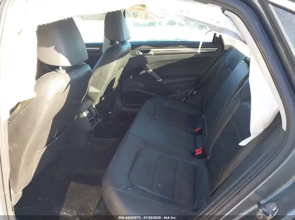 1VWBT7A34HC085725 2017 VOLKSWAGEN PASSAT - Image 8