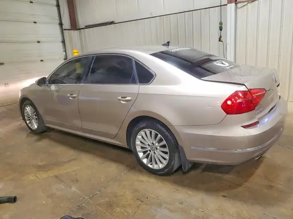 1VWBT7A35GC007906 2016 VOLKSWAGEN PASSAT - Image 2
