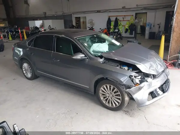 1VWBT7A35GC011129 2016 VOLKSWAGEN PASSAT - Image 1