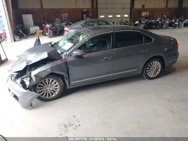 1VWBT7A35GC011129 2016 VOLKSWAGEN PASSAT - Image 2