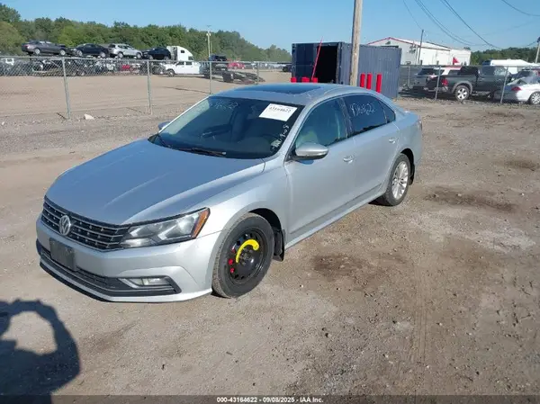 1VWBT7A35GC015942 2016 VOLKSWAGEN PASSAT - Image 2
