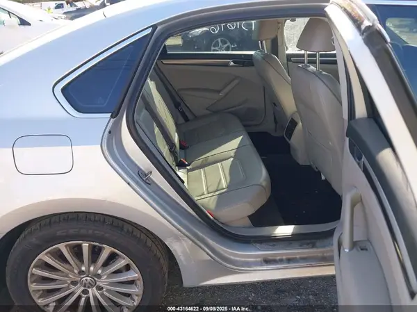 1VWBT7A35GC015942 2016 VOLKSWAGEN PASSAT - Image 8