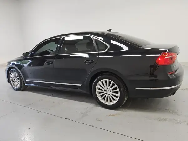1VWBT7A35GC065546 2016 VOLKSWAGEN PASSAT - Image 2