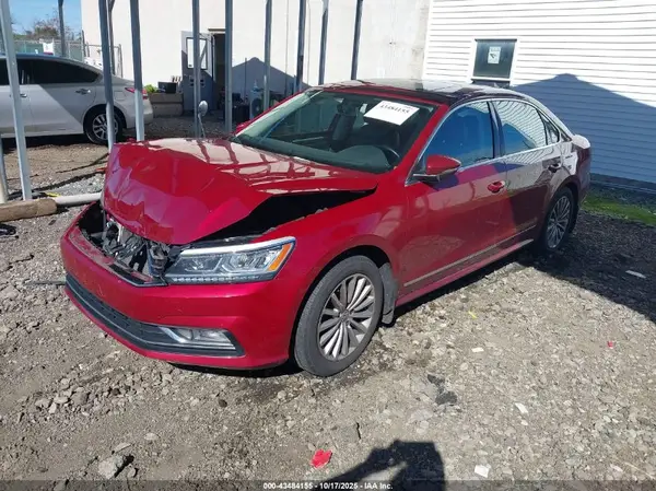 1VWBT7A35HC004182 2017 VOLKSWAGEN PASSAT - Image 2