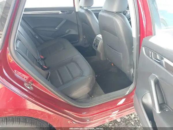 1VWBT7A35HC004182 2017 VOLKSWAGEN PASSAT - Image 8