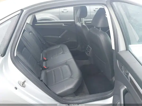1VWBT7A35HC004506 2017 VOLKSWAGEN PASSAT - Image 8