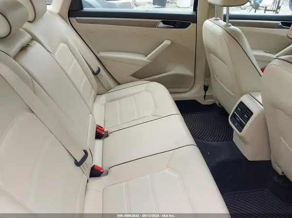 1VWBT7A35HC010533 2017 VOLKSWAGEN PASSAT - Image 8