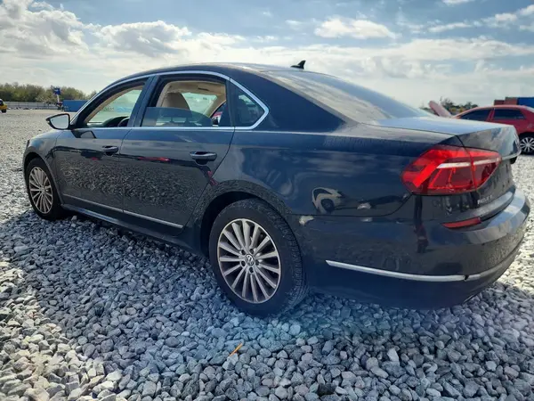 1VWBT7A35HC012525 2017 VOLKSWAGEN PASSAT - Image 2