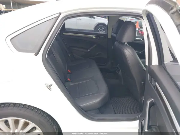 1VWBT7A35HC013125 2017 VOLKSWAGEN PASSAT - Image 8