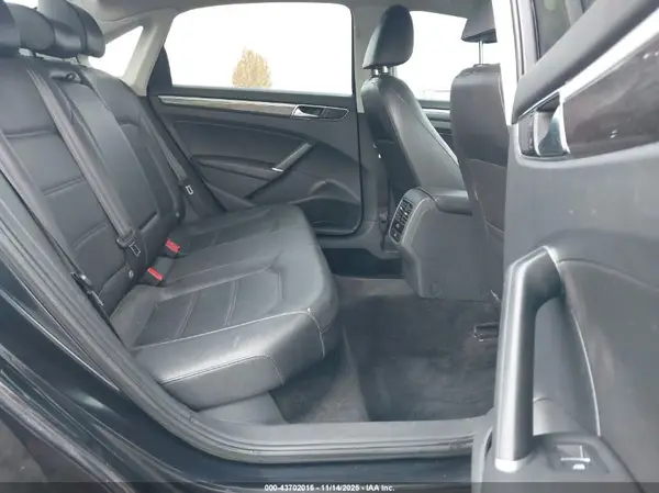 1VWBT7A35HC017255 2017 VOLKSWAGEN PASSAT - Image 8
