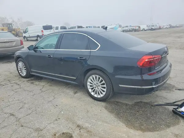 1VWBT7A35HC018177 2017 VOLKSWAGEN PASSAT - Image 2