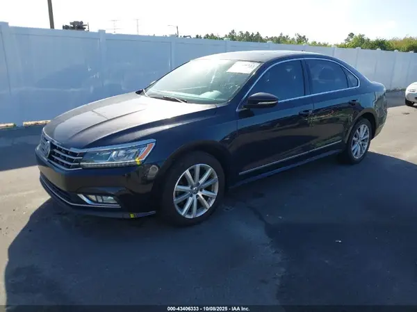 1VWBT7A35HC018440 2017 VOLKSWAGEN PASSAT - Image 2