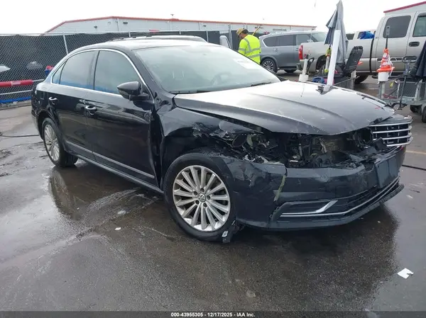 1VWBT7A35HC018910 2017 VOLKSWAGEN PASSAT - Image 1