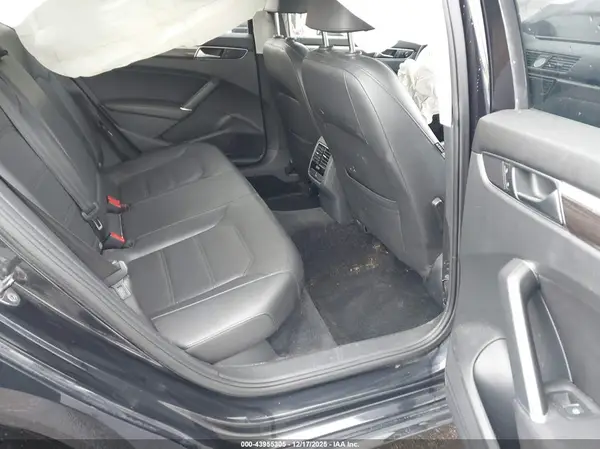 1VWBT7A35HC018910 2017 VOLKSWAGEN PASSAT - Image 8