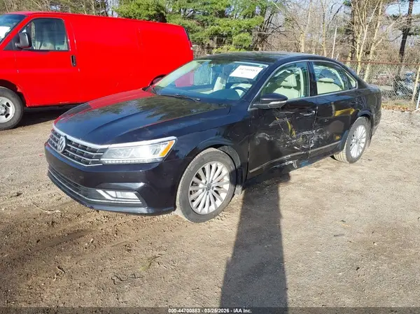 1VWBT7A35HC019670 2017 VOLKSWAGEN PASSAT - Image 2