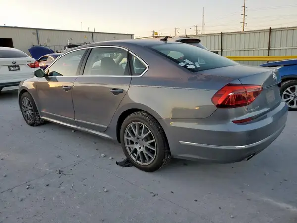 1VWBT7A35HC022312 2017 VOLKSWAGEN PASSAT - Image 2