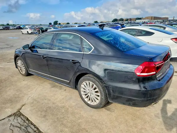 1VWBT7A35HC022374 2017 VOLKSWAGEN PASSAT - Image 2