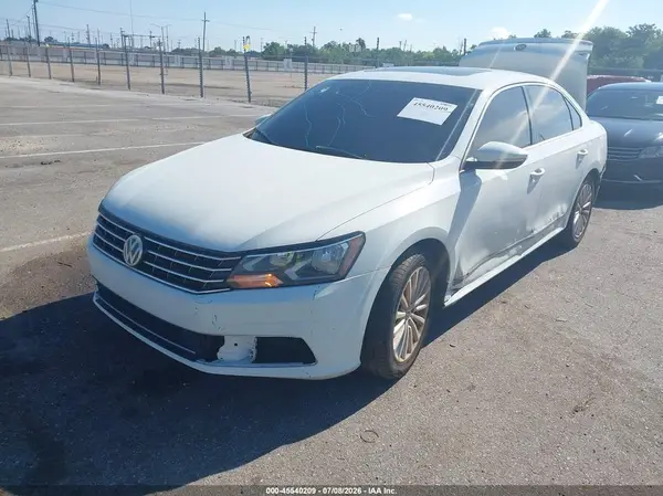 1VWBT7A35HC023640 2017 VOLKSWAGEN PASSAT - Image 2