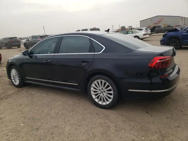 1VWBT7A35HC024772 2017 VOLKSWAGEN PASSAT - Image 2