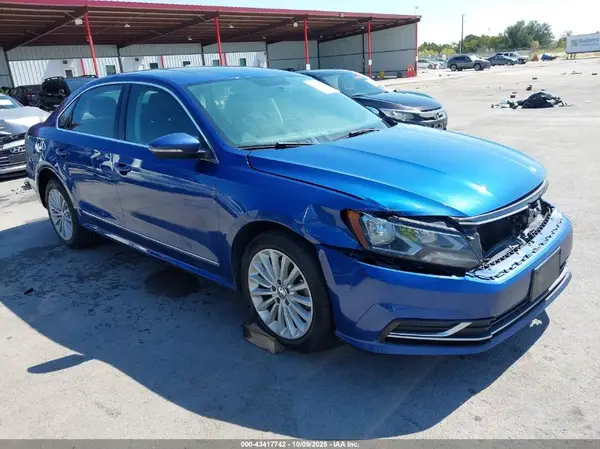 1VWBT7A35HC025758 2017 VOLKSWAGEN PASSAT - Image 1