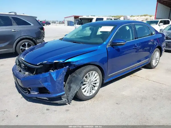 1VWBT7A35HC025758 2017 VOLKSWAGEN PASSAT - Image 2