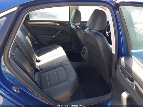 1VWBT7A35HC025758 2017 VOLKSWAGEN PASSAT - Image 8
