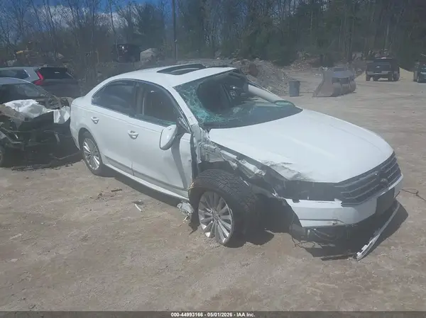 1VWBT7A35HC027462 2017 VOLKSWAGEN PASSAT - Image 1