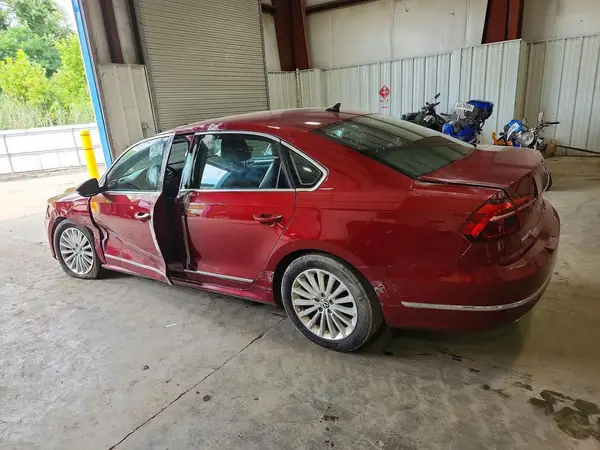 1VWBT7A35HC029650 2017 VOLKSWAGEN PASSAT - Image 2