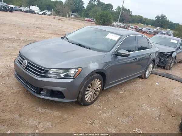 1VWBT7A35HC034959 2017 VOLKSWAGEN PASSAT - Image 2