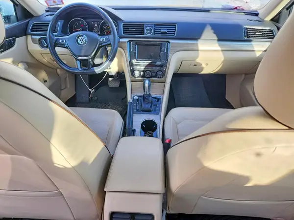 1VWBT7A35HC036095 2017 VOLKSWAGEN PASSAT - Image 8