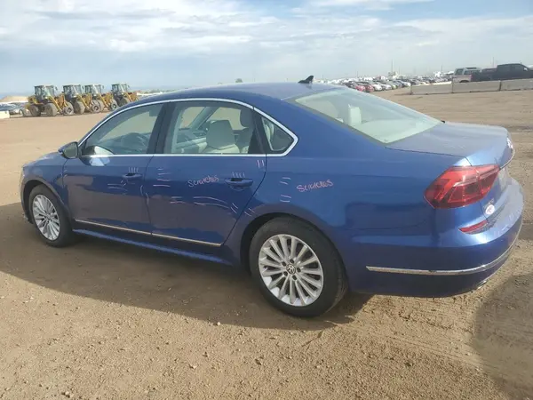 1VWBT7A35HC043726 2017 VOLKSWAGEN PASSAT - Image 2