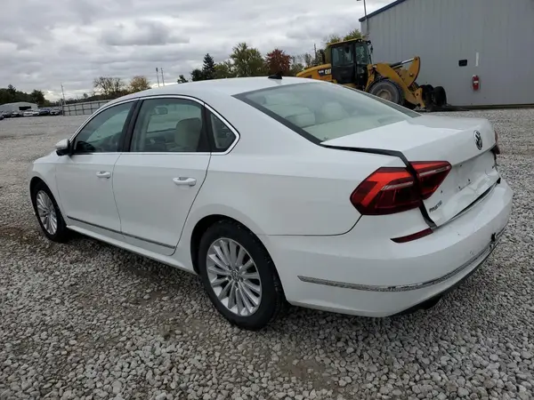 1VWBT7A35HC045623 2017 VOLKSWAGEN PASSAT - Image 2