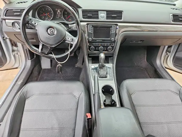 1VWBT7A35HC049820 2017 VOLKSWAGEN PASSAT - Image 8