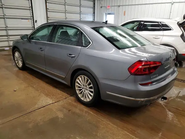 1VWBT7A35HC051356 2017 VOLKSWAGEN PASSAT - Image 2
