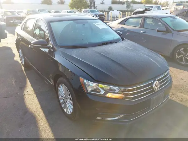 1VWBT7A35HC053317 2017 VOLKSWAGEN PASSAT - Image 1