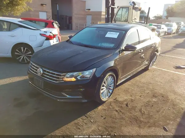 1VWBT7A35HC053317 2017 VOLKSWAGEN PASSAT - Image 2