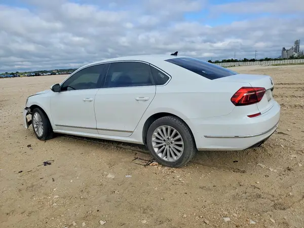 1VWBT7A35HC062406 2017 VOLKSWAGEN PASSAT - Image 2
