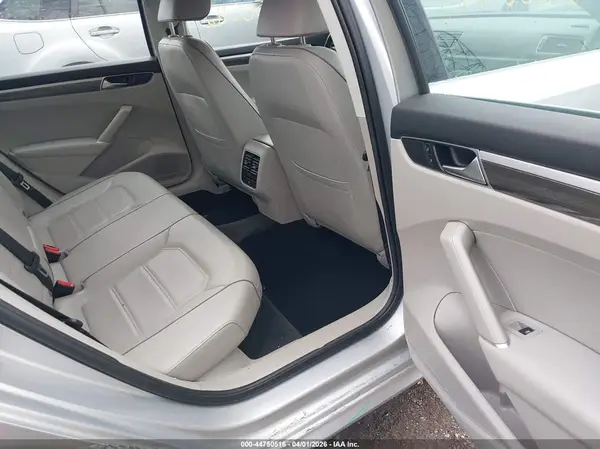 1VWBT7A35HC067654 2017 VOLKSWAGEN PASSAT - Image 8