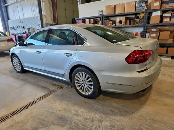 1VWBT7A36GC007669 2016 VOLKSWAGEN PASSAT - Image 2